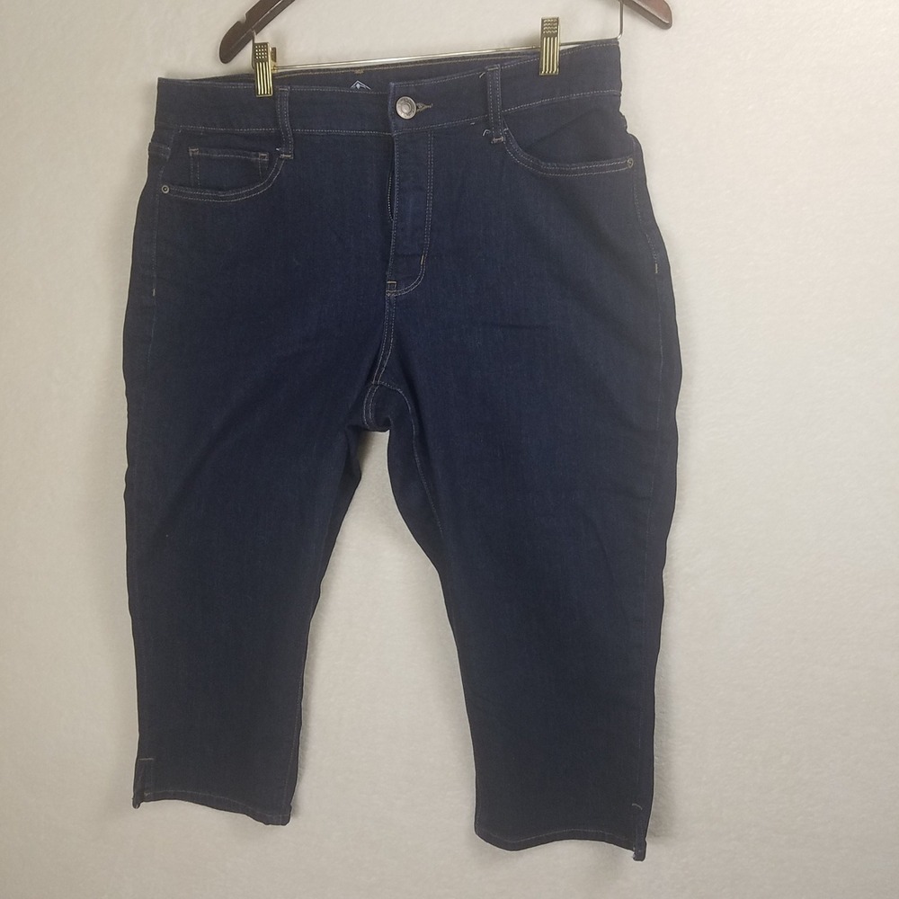 St. Johns Bay Capri Jeans Womens 16W Dark Wash Blue NWOT Stretch Cropped